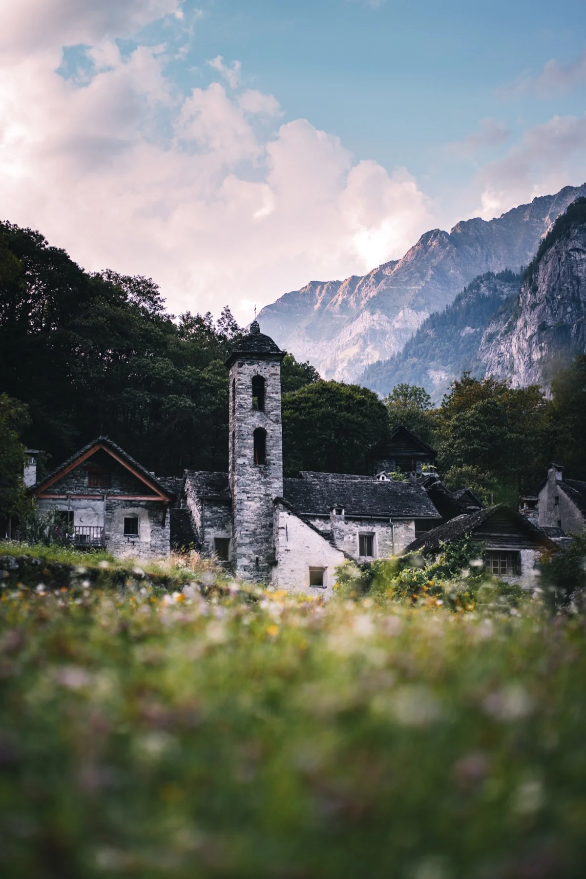 Furkapass - výhled do údolí